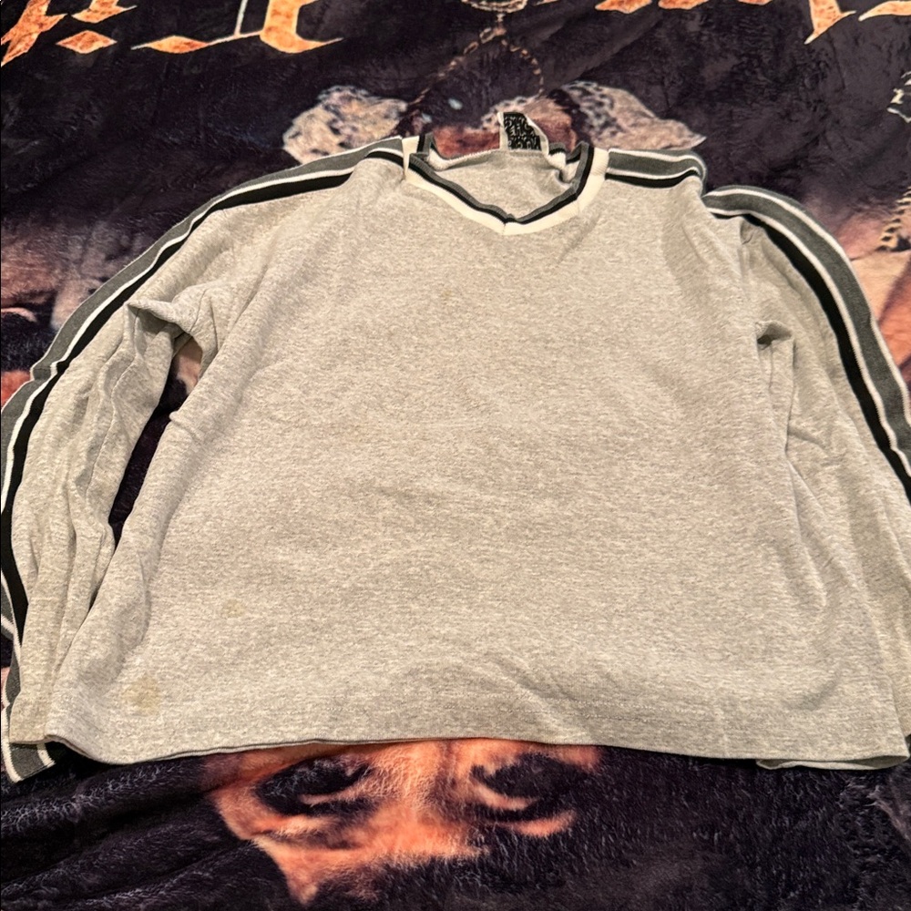 Body Shop Gray Long Sleeve w/Black & White Stripes V-neck shirt-XL